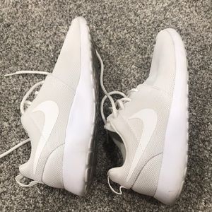 Nike Tennis Shoes